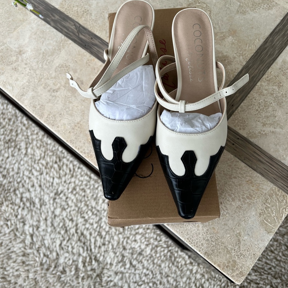 Coconuts by Matisse Black and White Mules with Geometric Design